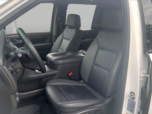 Used 2023 Chevrolet Tahoe Z71 w/ Luxury Package AWD/4WD image 8