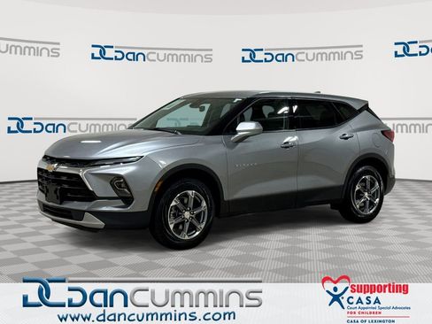 Used 2025 Chevrolet Blazer LT FWD image 1