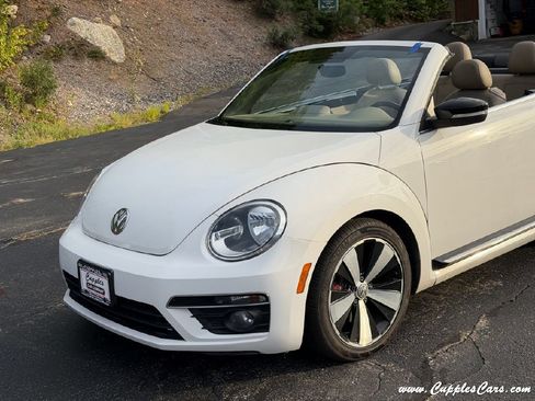 Used 2013 Volkswagen Beetle 2.0T FWD image 29