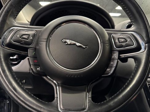 Used 2016 Jaguar XJ R-Sport image 20