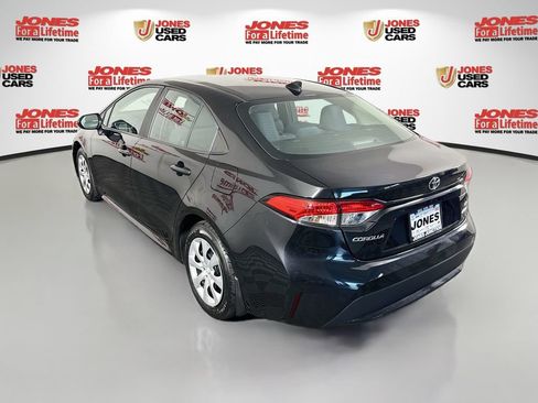 Used 2022 Toyota Corolla LE FWD image 2