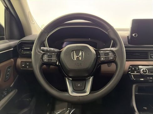 Used 2025 Honda Pilot Elite image 34