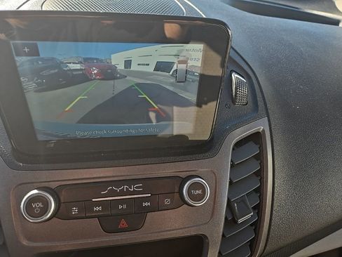 Used 2022 Ford Transit Connect XLT image 19