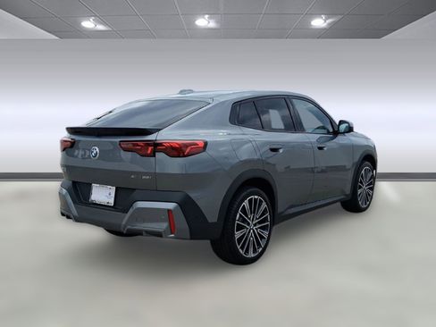 Used 2025 BMW X2 xDrive28i w/ Premium Package image 8