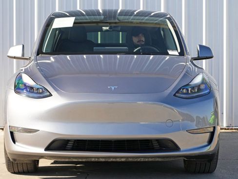 Used 2025 Tesla Model Y Long Range image 7