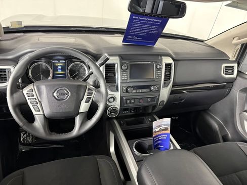 Used 2017 Nissan Titan SV image 27