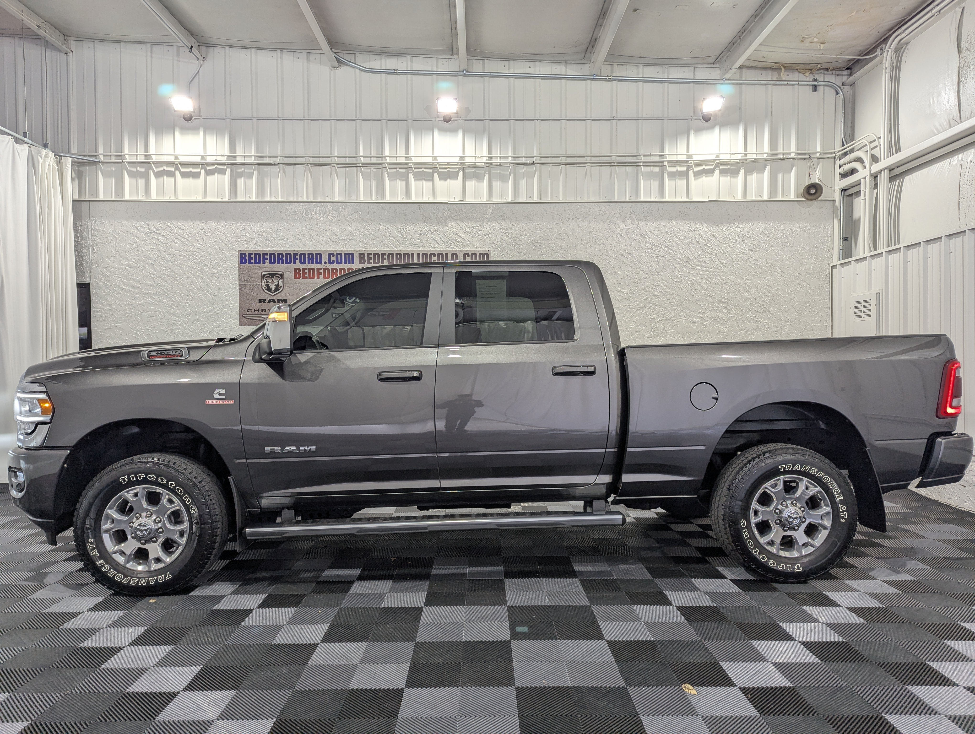 Used 2024 RAM 2500 Laramie AWD/4WD image 2