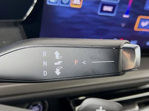 Used 2025 Chevrolet Traverse LT image 17