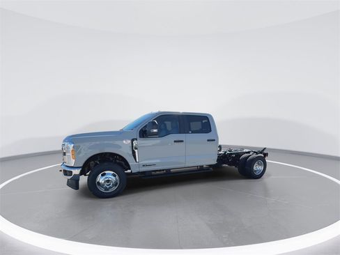 New 2025 Ford F350 XL w/ XL Chrome Package image 6