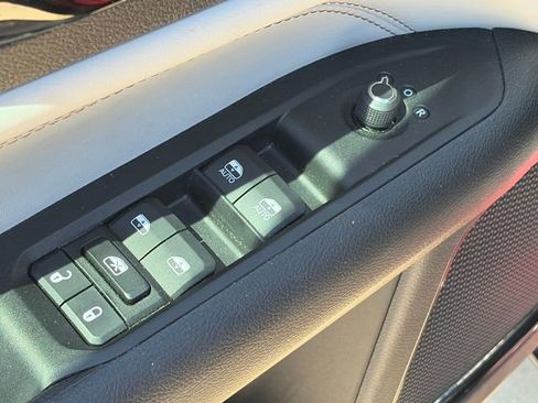 Used 2022 Jeep Compass Limited w/ Elite Group image 19