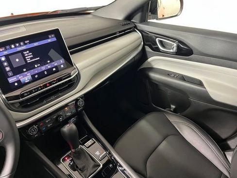 Used 2026 Jeep Compass Limited image 35