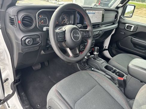 Used 2024 Jeep Wrangler Unlimited Rubicon AWD/4WD image 13