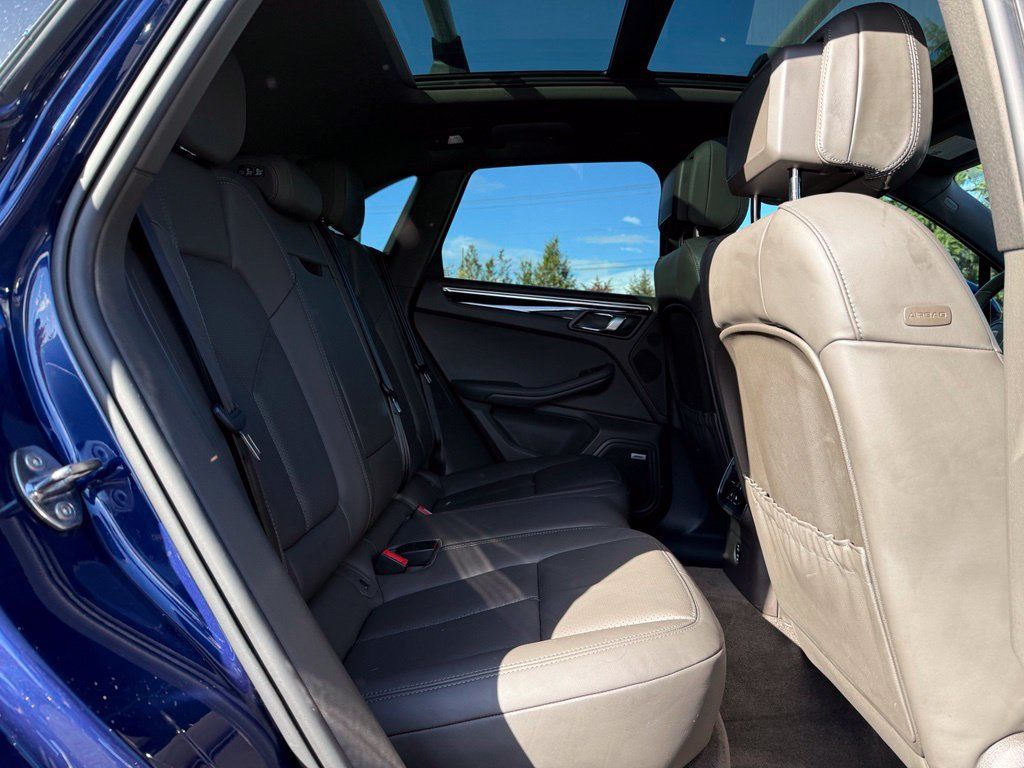 Used 2022 Porsche Macan AWD/4WD image 18