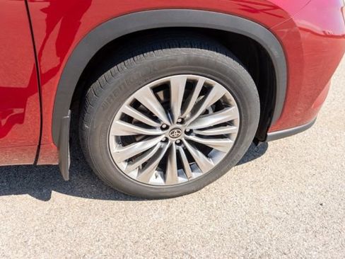 Used 2021 Toyota Highlander Platinum AWD/4WD image 9