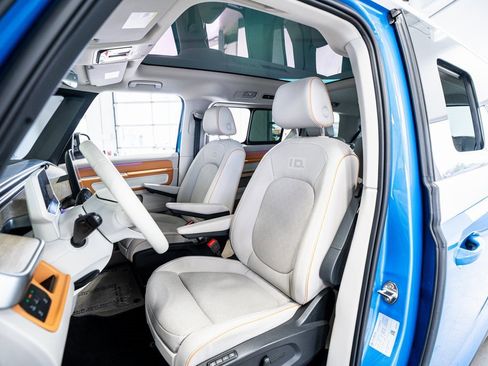 Used 2025 Volkswagen ID. Buzz 1st Edition image 34