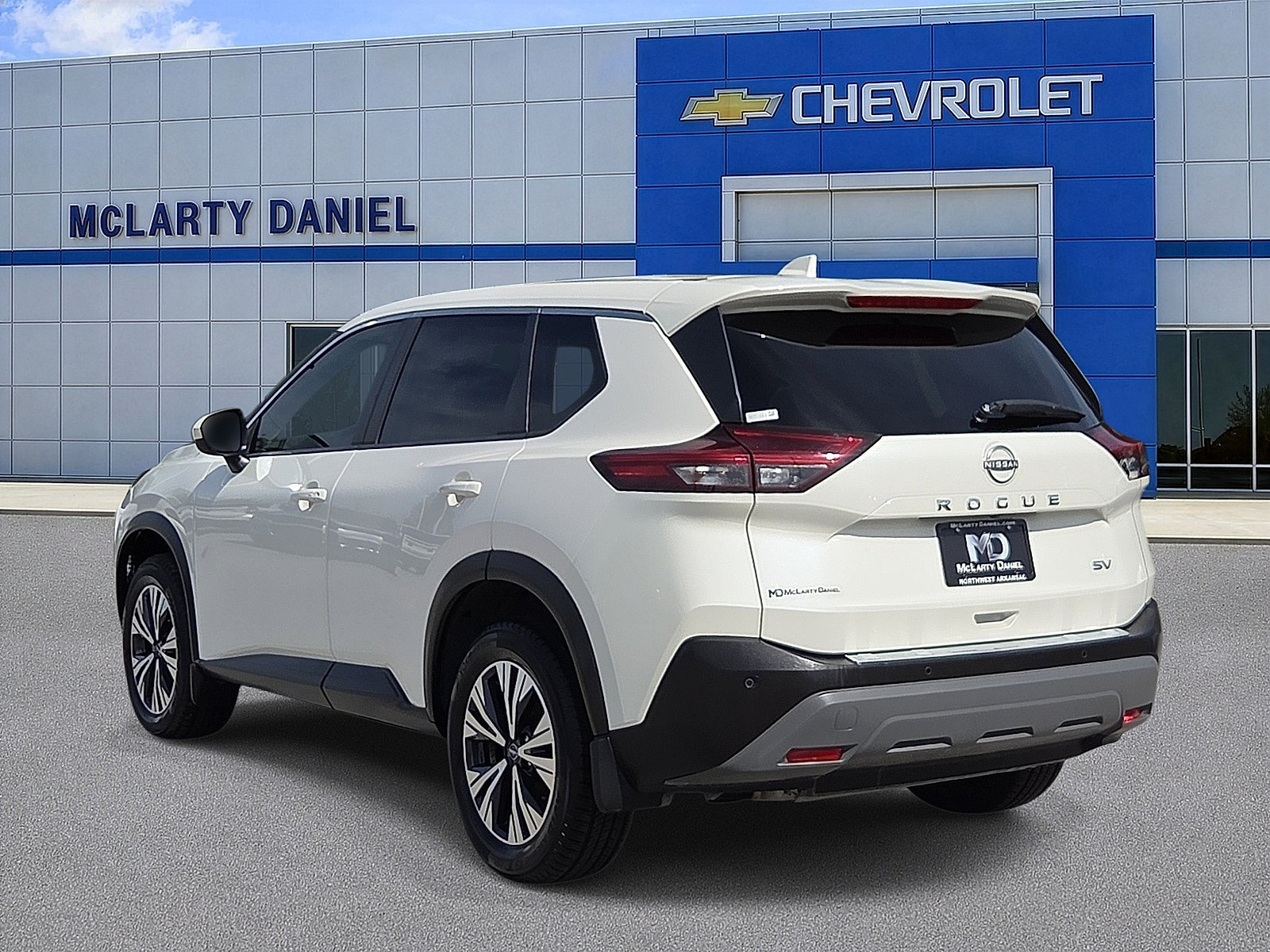Used 2023 Nissan Rogue SV FWD image 4