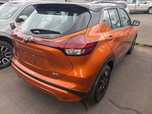 Used 2024 Nissan Kicks SR w/ SR Premium Package FWD image 2