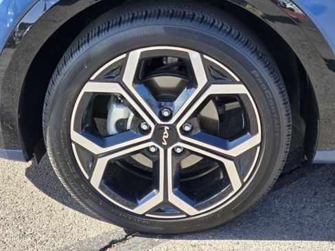 Used 2024 Kia Niro SX Touring image 10