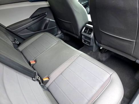 Used 2024 Volkswagen Taos SE image 33