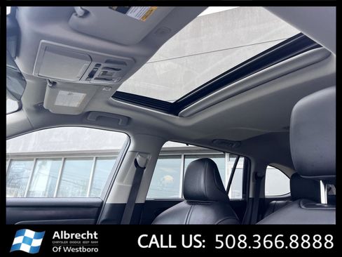 Used 2025 Toyota Highlander XLE image 32