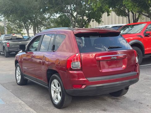 Used 2012 Jeep Compass Latitude w/ Sun/Sound Group AWD/4WD image 10