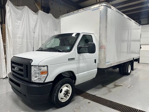 Used 2024 Ford E-350 and Econoline 350 Super Duty image 3