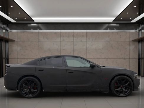 Used 2018 Dodge Charger R/T w/ Plus Group image 16