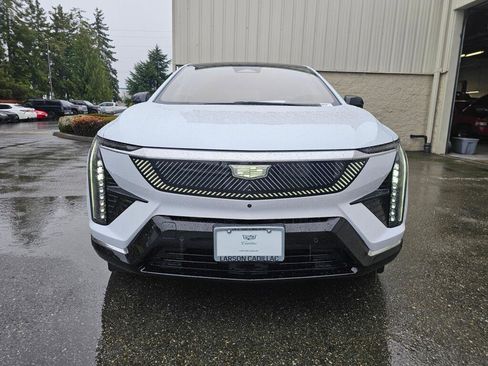 New 2026 Cadillac Optiq Luxury 2 image 12