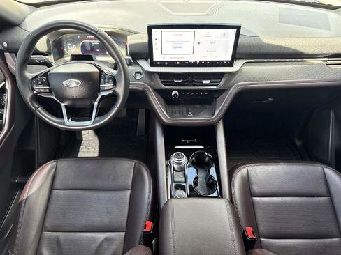 Certified 2025 Ford Explorer Platinum RWD image 8