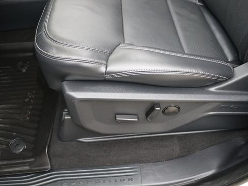 Used 2025 Ford Expedition Platinum w/ Stealth Performance Package AWD/4WD image 20