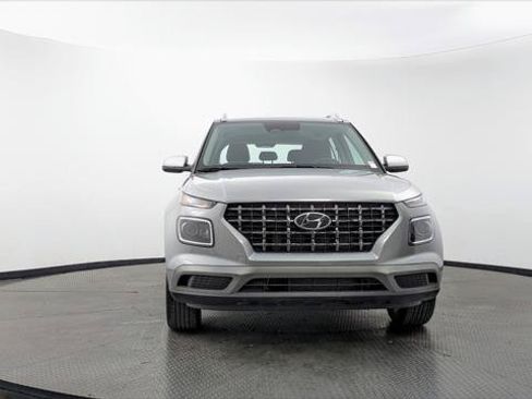 Used 2026 Hyundai Venue SEL FWD image 12