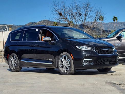New 2026 Chrysler Pacifica Pinnacle image 28