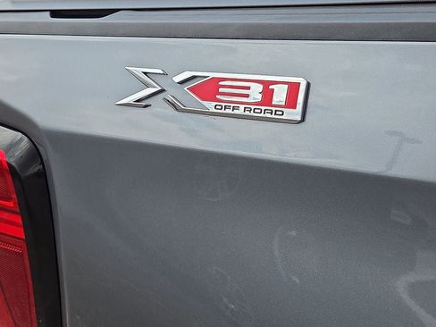 Used 2019 GMC Sierra 1500 SLT w/ SLT Premium Plus Package AWD/4WD image 17
