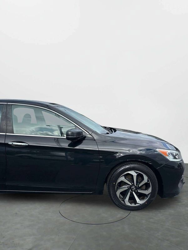 Used 2016 Honda Accord EX image 30