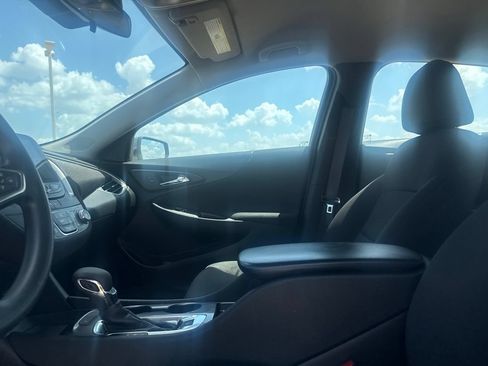 Used 2025 Chevrolet Malibu LS FWD image 37