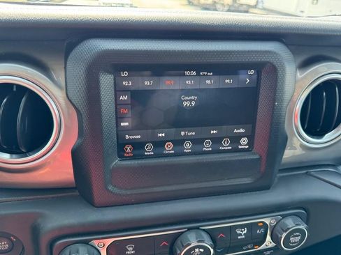 Used 2019 Jeep Wrangler Unlimited Sahara AWD/4WD image 19