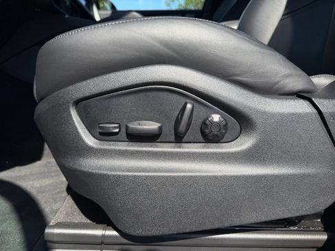 Used 2025 Porsche Cayenne S AWD/4WD image 28