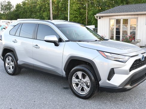 Used 2023 Toyota RAV4 XLE w/ XLE Grade Weather Package image 4