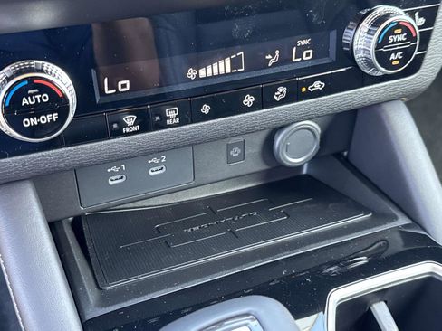 New 2025 Mitsubishi Outlander SE image 26