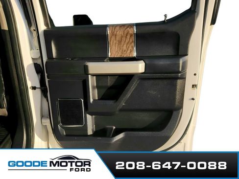 Used 2017 Ford F250 Lariat w/ Chrome Package image 27