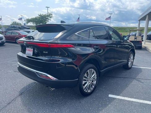 Used 2023 Toyota Venza XLE AWD/4WD image 3