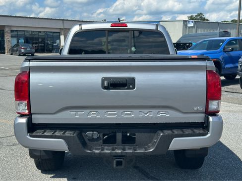 Used 2017 Toyota Tacoma TRD Sport w/ Tow Package (A/T) AWD/4WD image 8