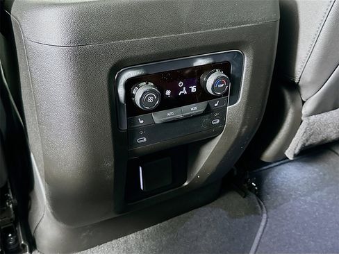 New 2026 Chevrolet Suburban High Country image 27