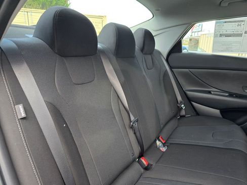 Certified 2025 Hyundai Elantra SE FWD image 12