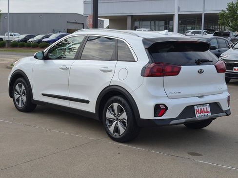 Used 2021 Kia Niro LX image 4