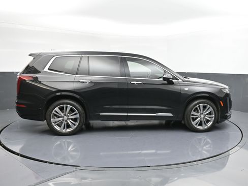 Used 2022 Cadillac XT6 Premium Luxury w/ Technology Package image 9