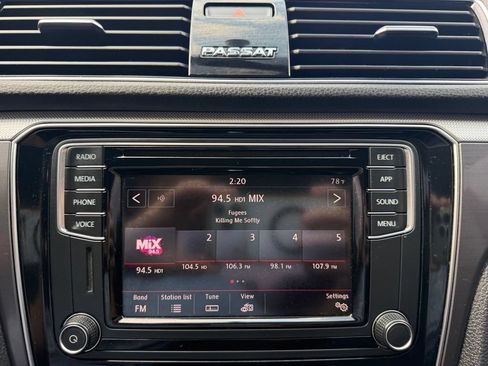 Used 2018 Volkswagen Passat 2.0T R-Line FWD image 17