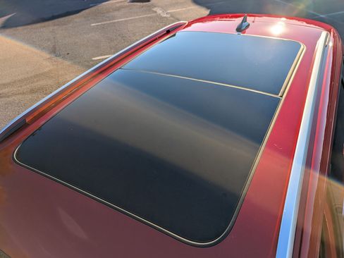 Used 2024 Volkswagen Taos SE w/ Panoramic Sunroof Package image 14