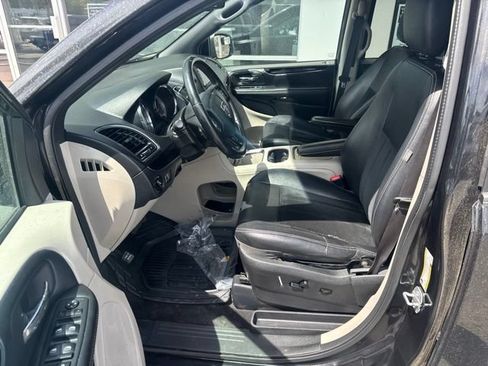 Used 2018 Dodge Grand Caravan SXT FWD image 11