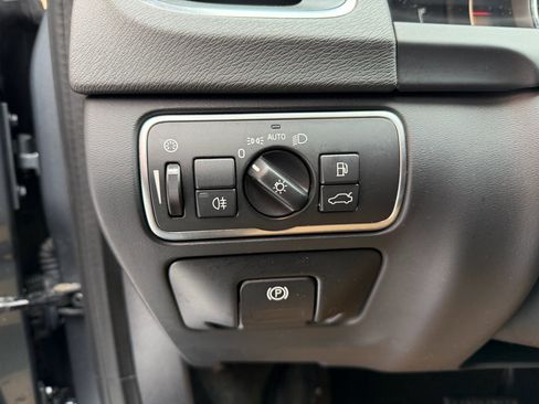 Used 2018 Volvo V60 T5 Cross Country w/ Convenience Package image 28